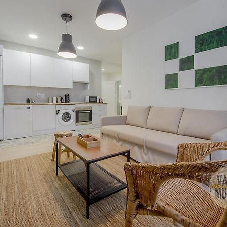Spacious New Apartment Para 7 En La Plaza De Tirso De Molina Madrid Eksteriør billede